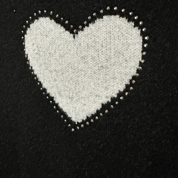 Ont Welfth Black White Heart Soft Stretch Pullover Sweater Medium - Picture 3 of 8